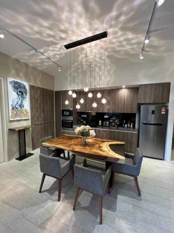 By The Sea Beachfront Designer Suites Penang - Managed By Art Of Tree Бату-Феррінгі Екстер'єр фото