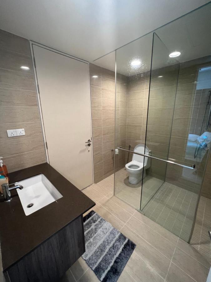 By The Sea Beachfront Designer Suites Penang - Managed By Art Of Tree Бату-Феррінгі Екстер'єр фото