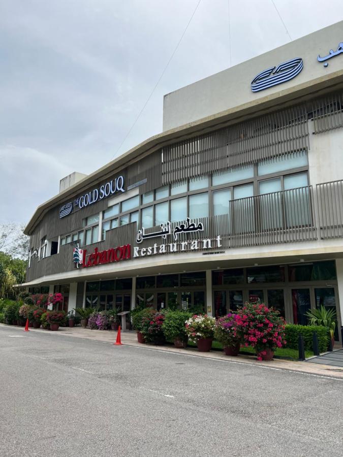 By The Sea Beachfront Designer Suites Penang - Managed By Art Of Tree Бату-Феррінгі Екстер'єр фото