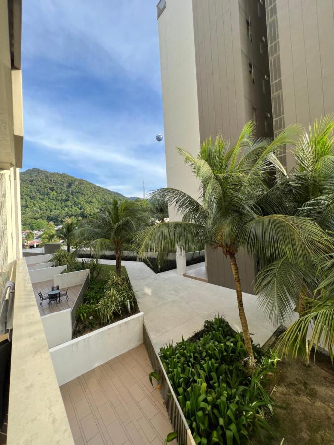By The Sea Beachfront Designer Suites Penang - Managed By Art Of Tree Бату-Феррінгі Екстер'єр фото