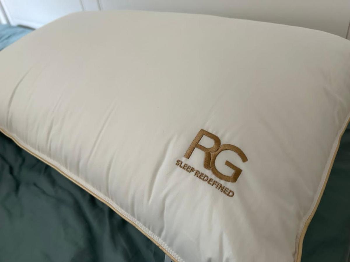 By The Sea Beachfront Designer Suites Penang - Managed By Art Of Tree Бату-Феррінгі Екстер'єр фото